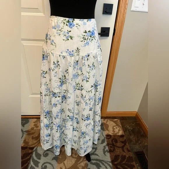 Women’s white and blue floral peasant boho tiered ruffle pull on skirt. Medium - Picture 3 of 15